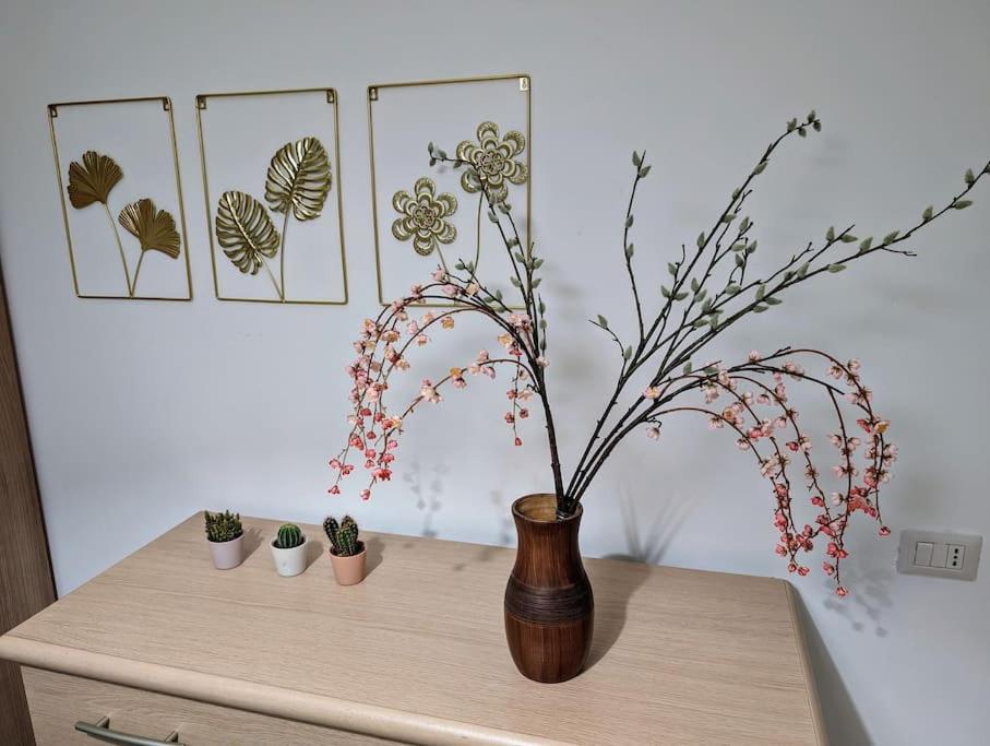Bright Flat Just 10 Minutes From The City Centre โกโม ภายนอก รูปภาพ