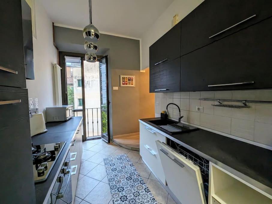 Bright Flat Just 10 Minutes From The City Centre โกโม ภายนอก รูปภาพ