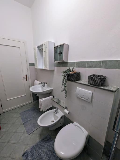 Bright Flat Just 10 Minutes From The City Centre โกโม ภายนอก รูปภาพ